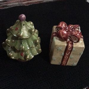 Pfaltzgraff Christmas Tree and Present salt and pepper shakers vintage